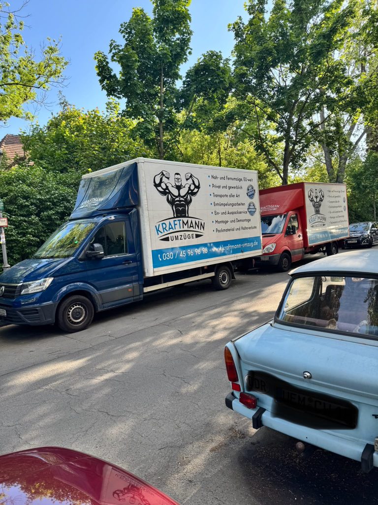 Kraftmann-Umzugswagen beim Gewerbeumzug in Berlin – Kraftmann Umzüge