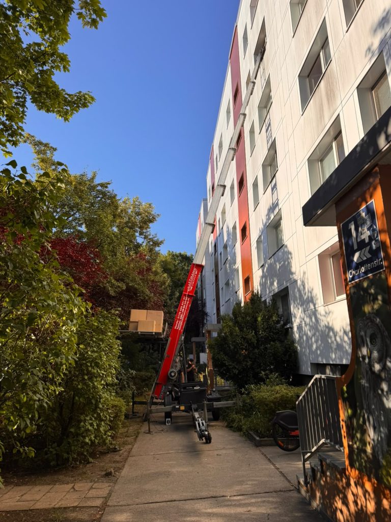 Möbellift als Teil eines professionell organisierten Umzugs in Berlin – Kraftmann Umzüge