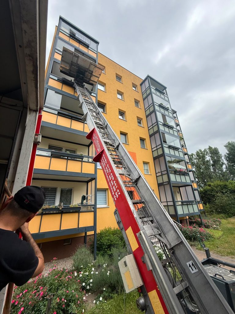 Möbellift als sichere Unterstützung beim Seniorenumzug in Berlin – Kraftmann Umzüge