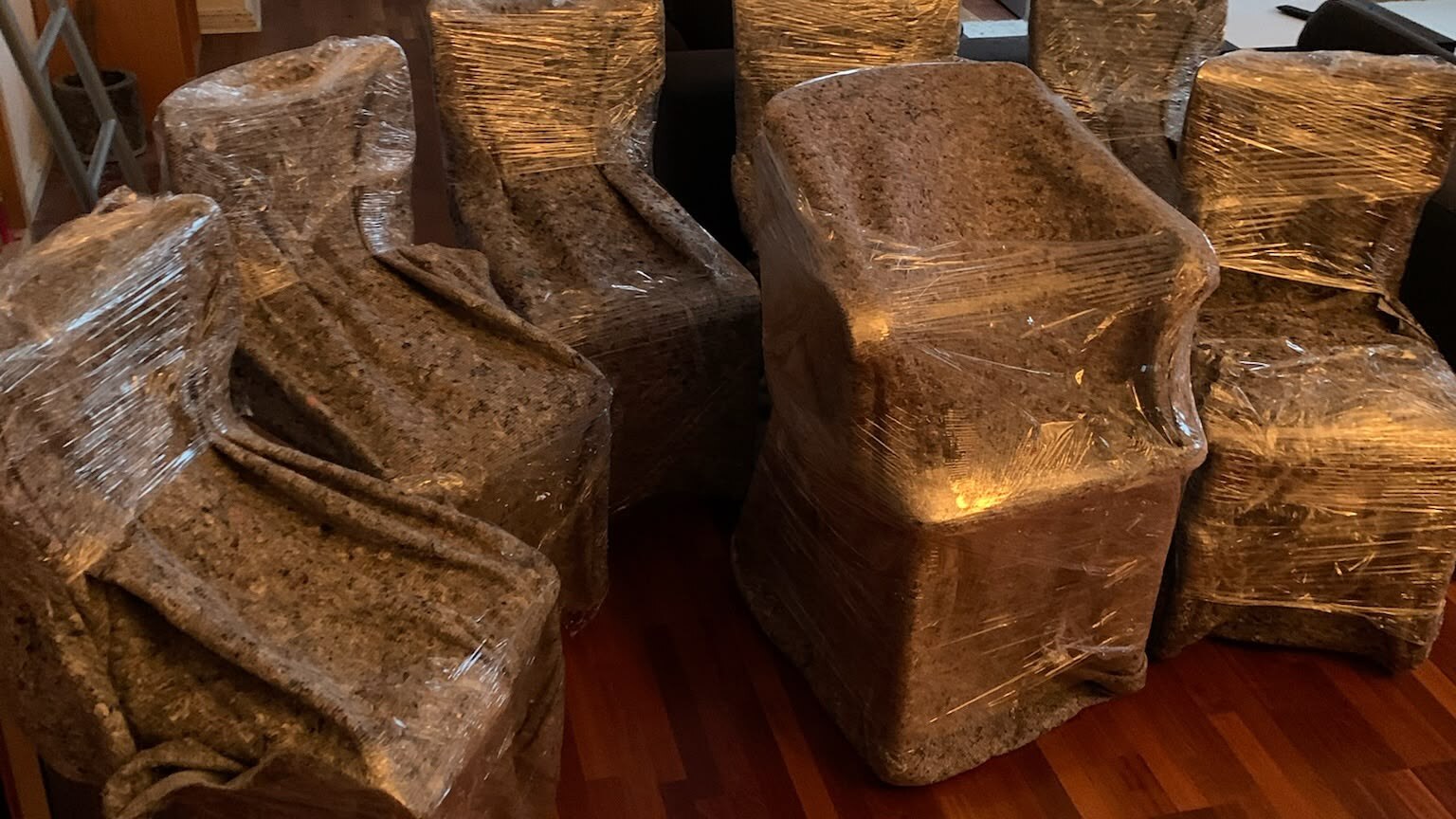 Sicher verpackte Möbel beim Auszug vor der besenreinen Wohnungsübergabe in Berlin Sicher verpackte Möbel beim Auszug vor der besenreinen Wohnungsübergabe in Berlin