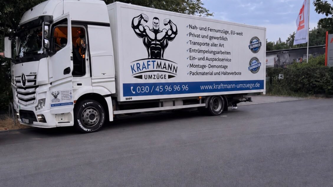 Möbelwagen von Kraftmann Umzüge als Alternative zum eigenen Anhänger Möbelwagen von Kraftmann Umzüge als Alternative zum eigenen Anhänger